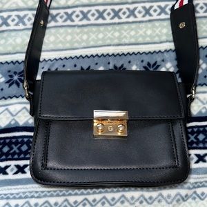 Tommy Hilfiger crossbody